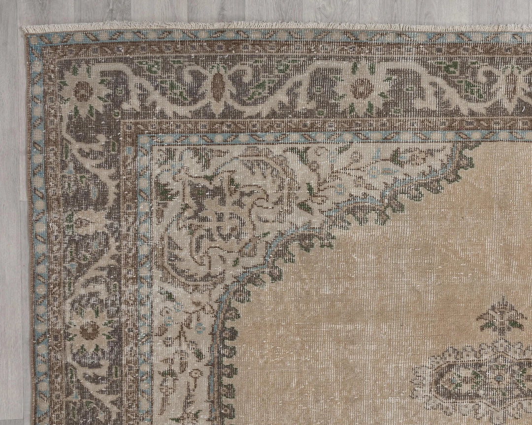 Beige Oushak Rug 7' 1" x 10' 9" | No. VR38202