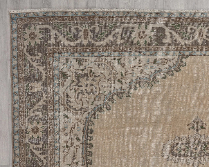 Beige Oushak Rug 7' 1" x 10' 9" | No. VR38202