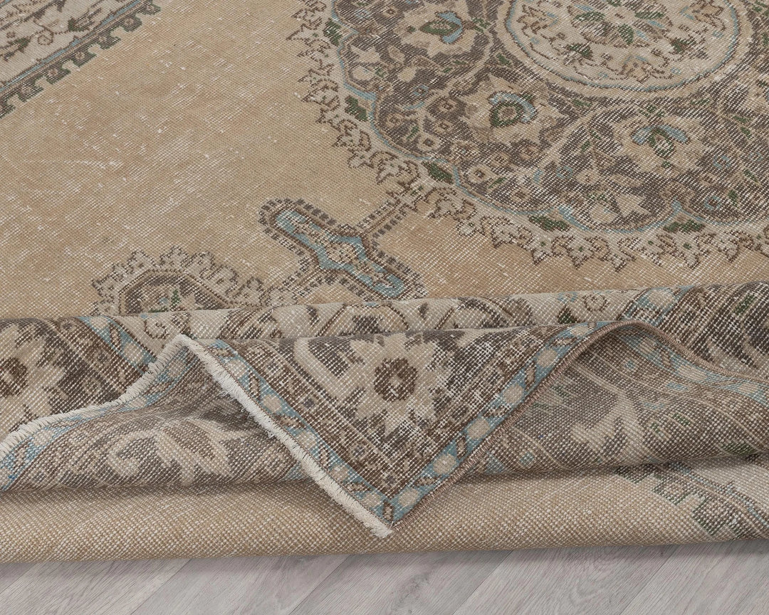 Beige Oushak Rug 7' 1" x 10' 9" | No. VR38202