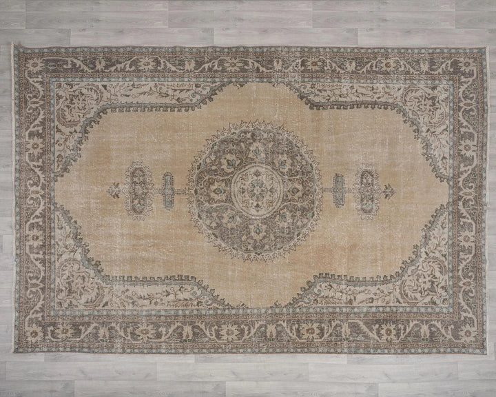 Beige Oushak Rug 7' 1" x 10' 9" | No. VR38202