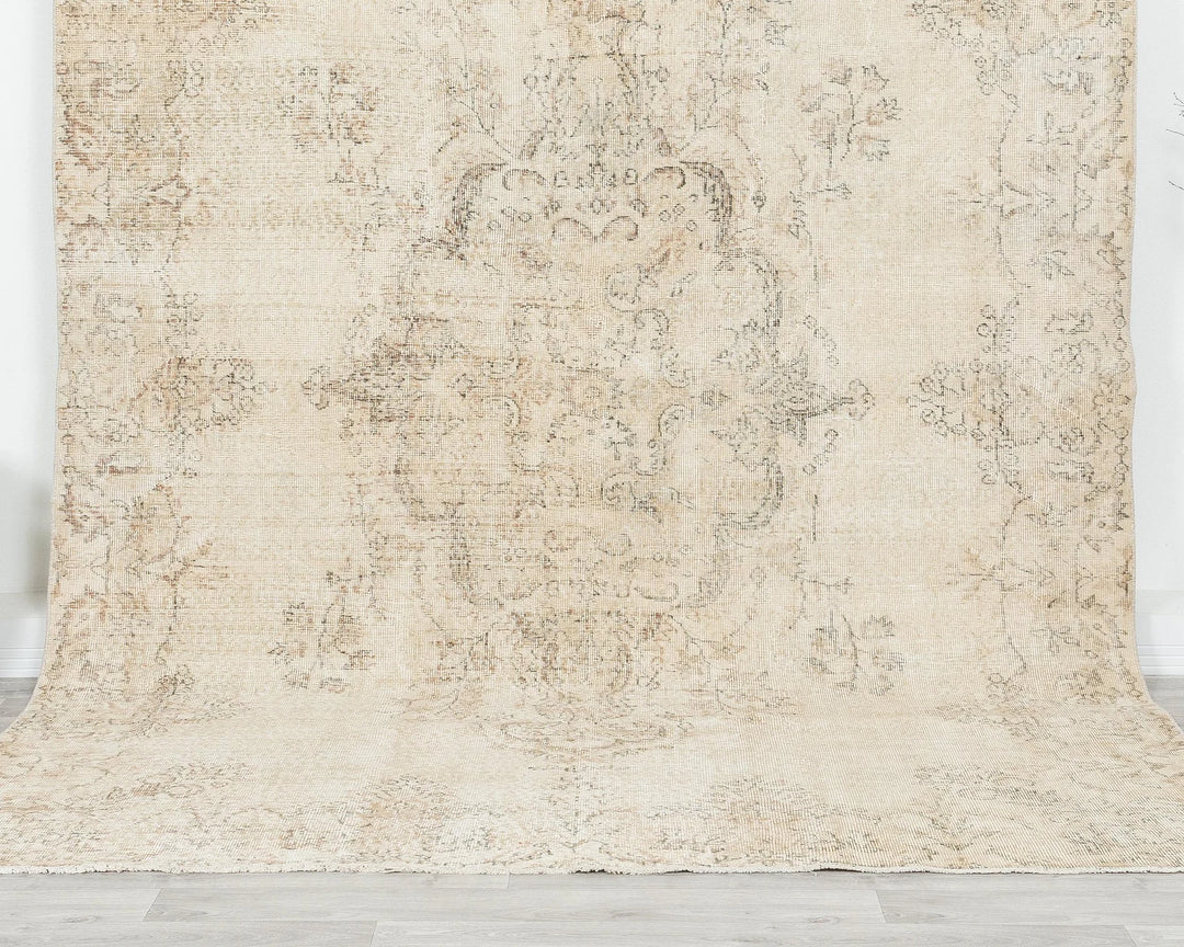 Beige Turkish Oushak Rug 6'9" x 9'10" Hand-Knotted detail