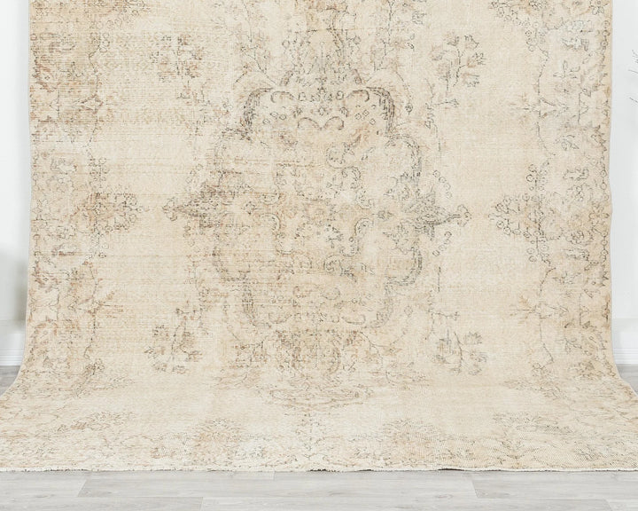 Beige Turkish Oushak Rug 6'9" x 9'10" Hand-Knotted detail