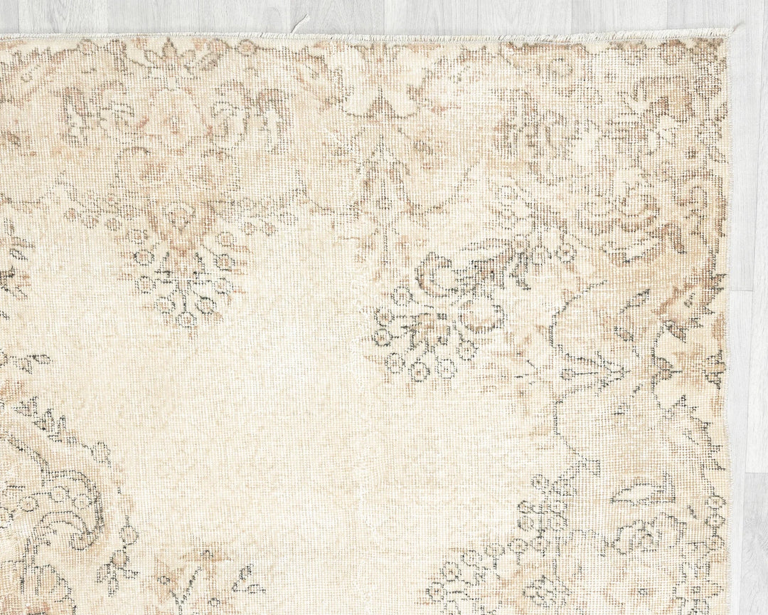 Beige Turkish Oushak Rug 6'9" x 9'10" Hand-Knotted pattern