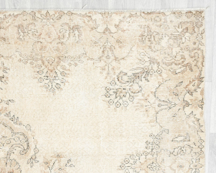 Beige Turkish Oushak Rug 6'9" x 9'10" Hand-Knotted pattern