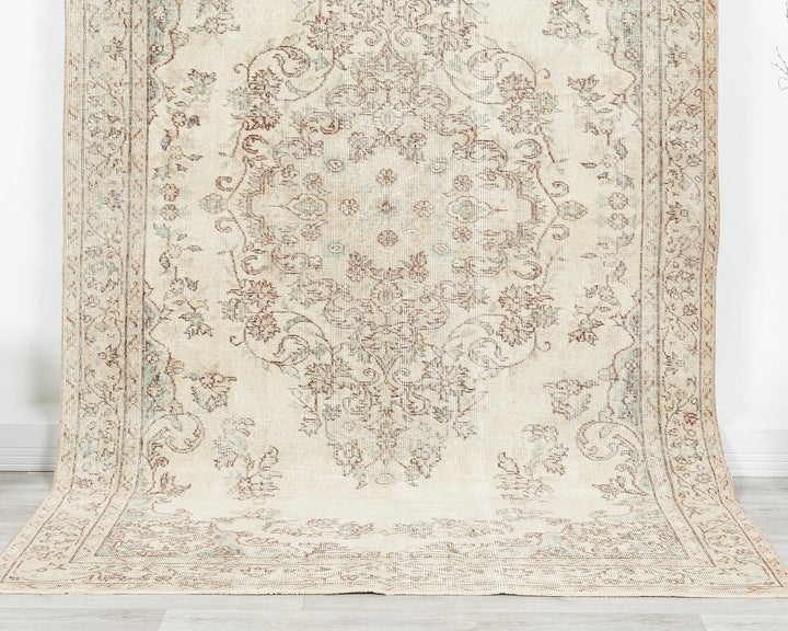 Beige Turkish Oushak Rug 8' 11" x 5' 4" Hand-Knotted | No. VR39429