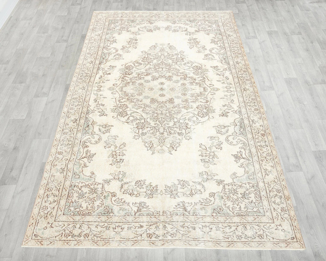 Beige Turkish Oushak Rug 8' 11" x 5' 4" Hand-Knotted | No. VR39429