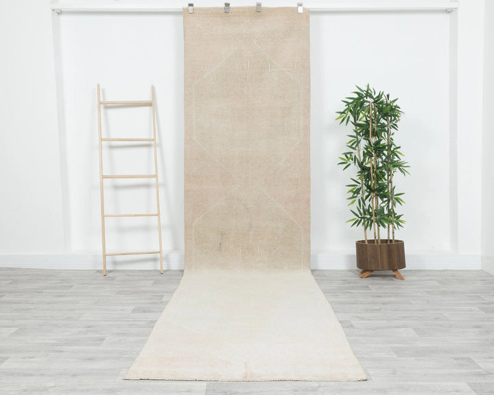 Neutral Runner Rug 3' 2" x 12' 8" | No. VR39857
