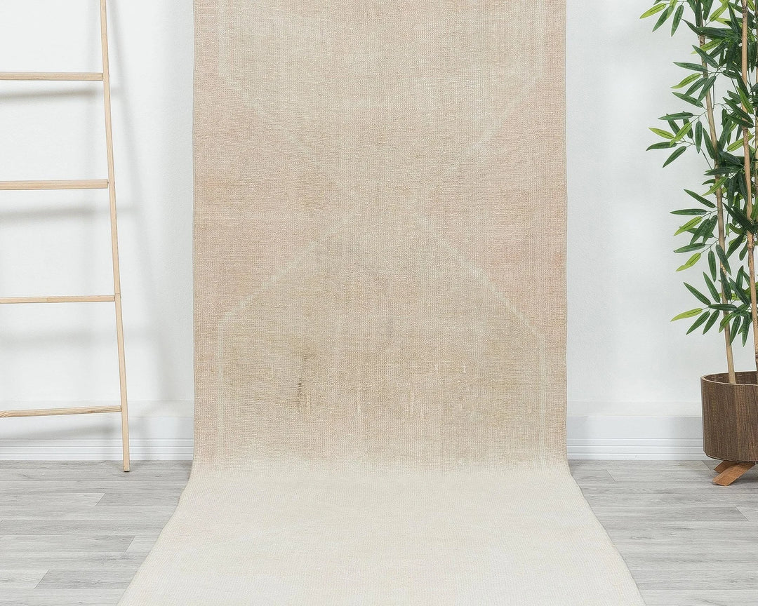 Neutral Runner Rug 3' 2" x 12' 8" | No. VR39857