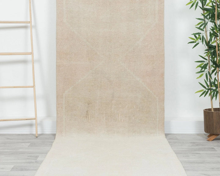Neutral Runner Rug 3' 2" x 12' 8" | No. VR39857