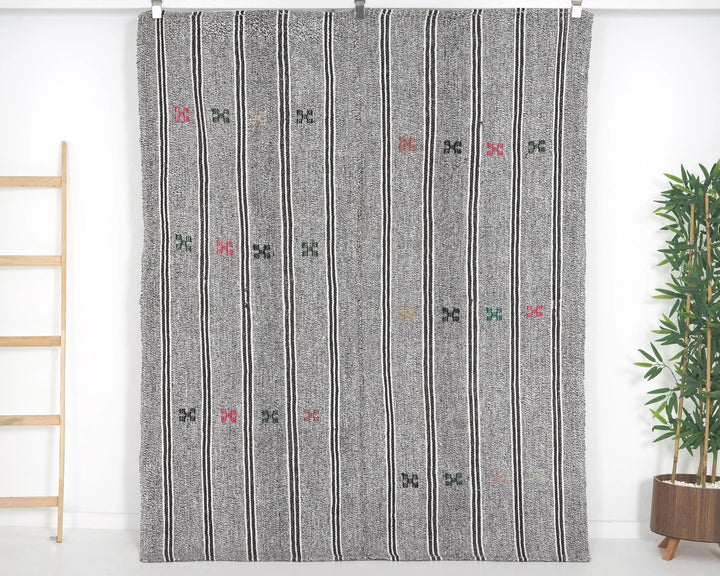 Gray Turkish Kilim Rug 5' 5" x 6' 9" Flat-Weave | No. VR40170