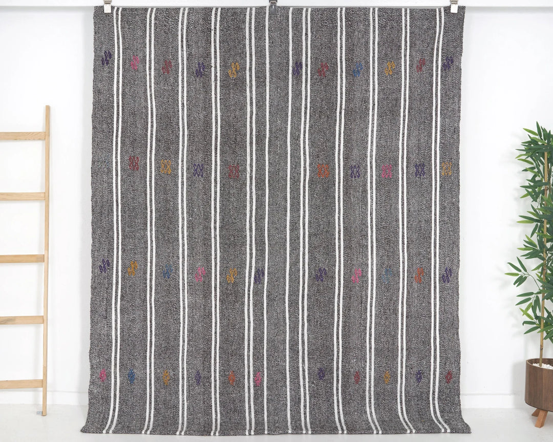 Gray Kilim Rug 5' 8" x 7' | No. VR41722