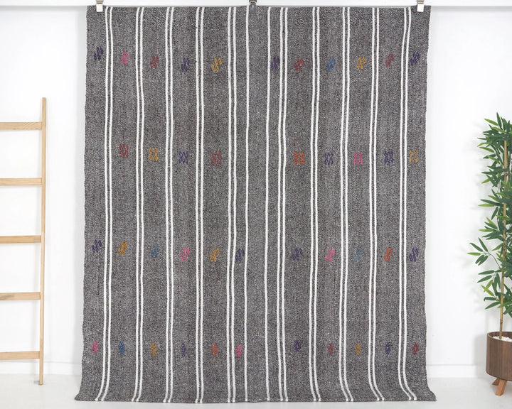 Gray Kilim Rug 5' 8" x 7' | No. VR41722