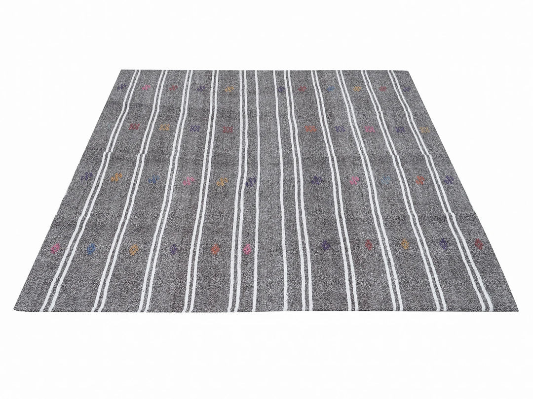 Gray Kilim Rug 5' 8" x 7' | No. VR41722