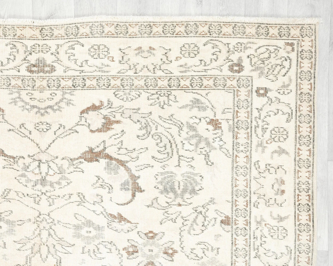 Beige Turkish Oushak Rug 8'11" x 6'3" Hand-Knotted | No. VR42107