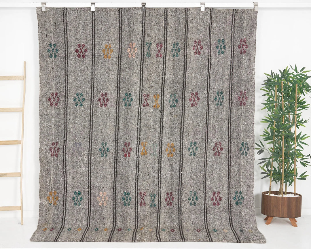 Gray Kilim Rug 6' 3" x 7' 9" | No. VR42236