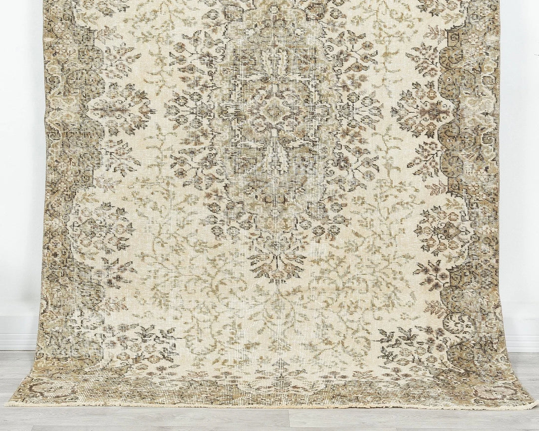 Beige Turkish Oushak Rug 7' 10" x 5' 1" Hand-Knotted | No. VR42687