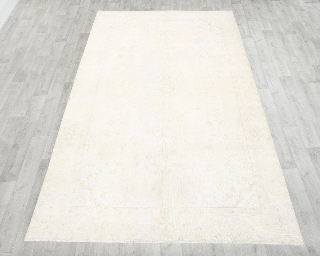 Beige Turkish Oushak Rug 9' 9" x 5' 9" Hand-Knotted | No. VR42867