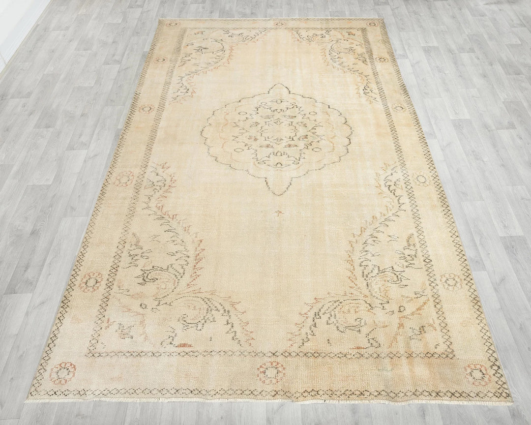 Beige Oushak Rug 6' 9" x 11' 6" | No. VR43647