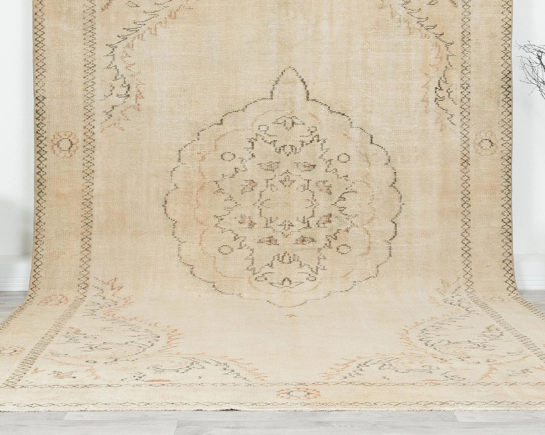 Beige Oushak Rug 6' 9" x 11' 6" | No. VR43647
