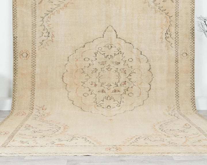 Beige Oushak Rug 6' 9" x 11' 6" | No. VR43647