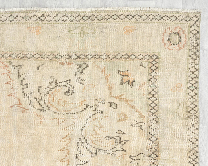 Beige Oushak Rug 6' 9" x 11' 6" | No. VR43647