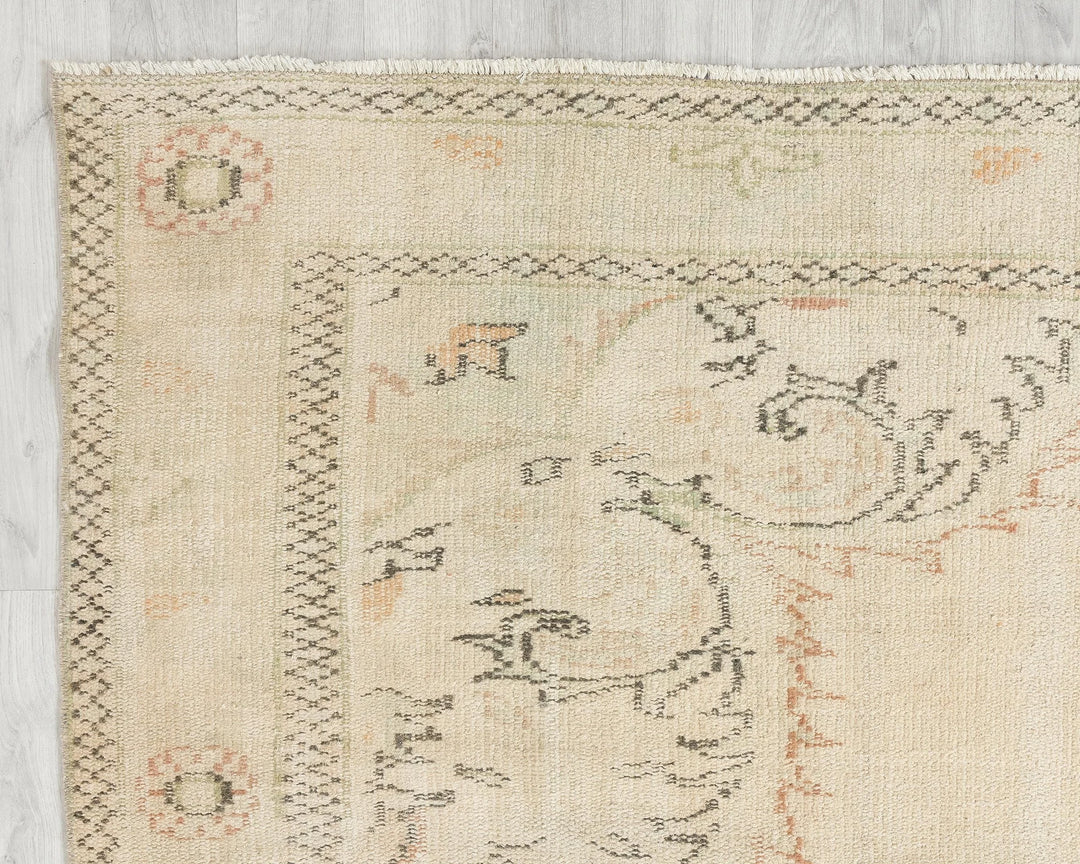 Beige Oushak Rug 6' 9" x 11' 6" | No. VR43647