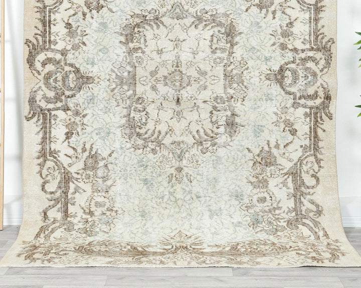 Beige Oushak Rug 5' 7" x 8' 4" | No. VR44276