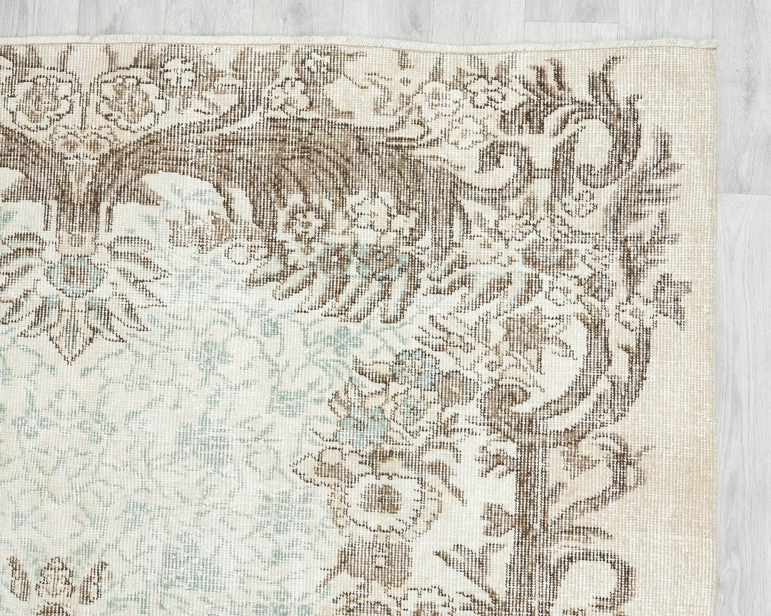 Beige Oushak Rug 5' 7" x 8' 4" | No. VR44276