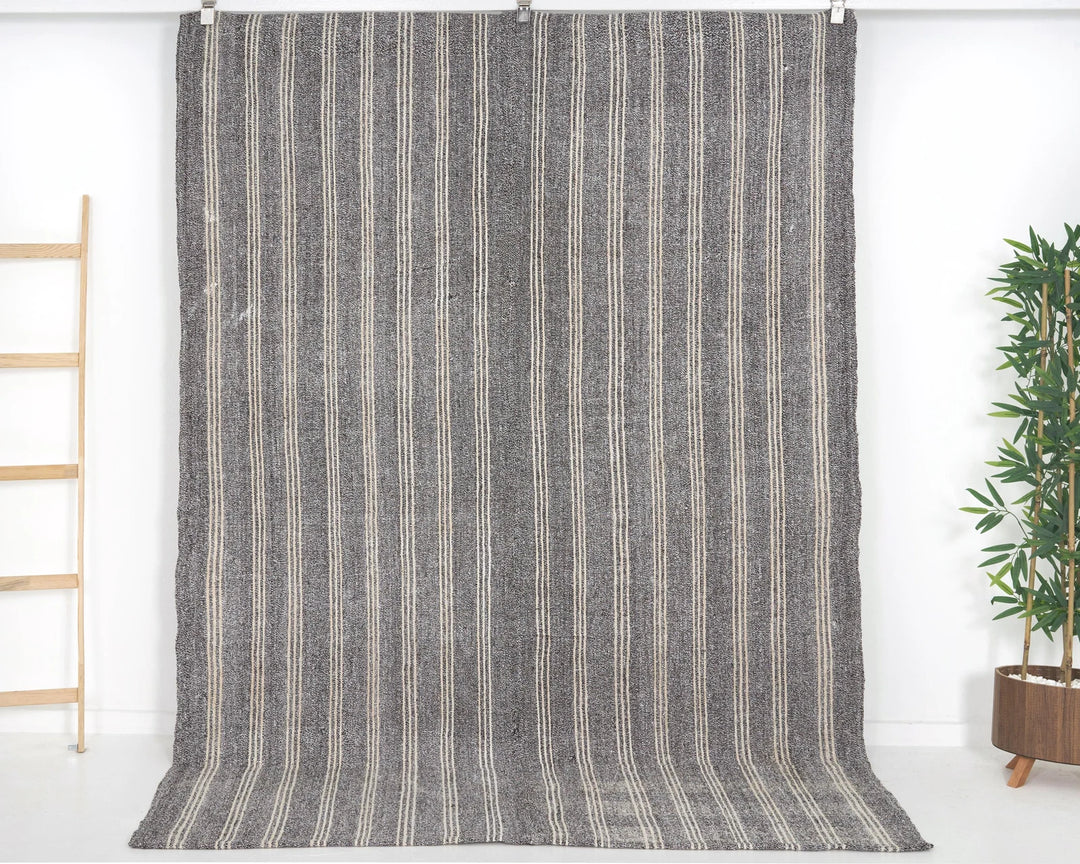 Gray Kilim Rug 5' 8" x 8' 2" | No. VR44442