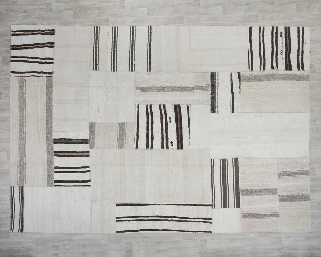 Black Turkish Kilim Rug 9' 10" x 13' 1" Flat-Weave texture