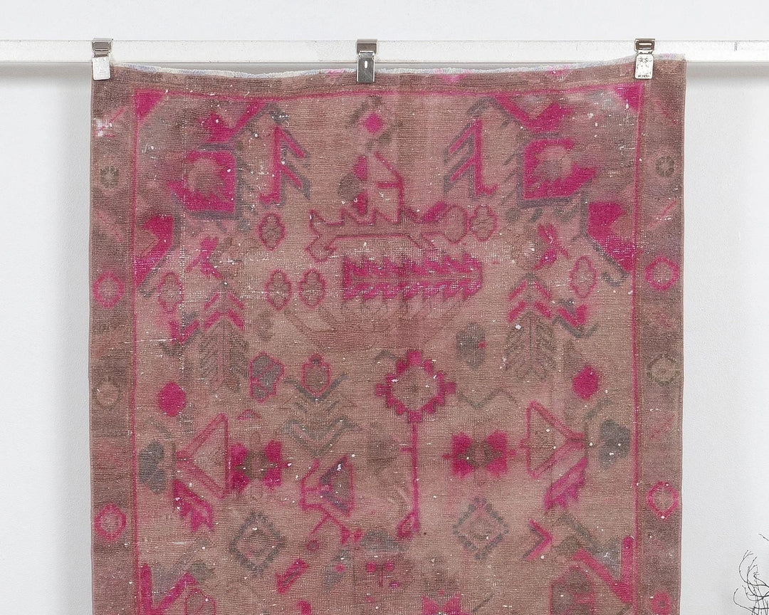 Pink Runner Rug 2' 6" x 10' 7" | No. VR45188