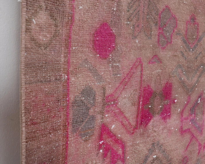 Pink Runner Rug 2' 6" x 10' 7" | No. VR45188