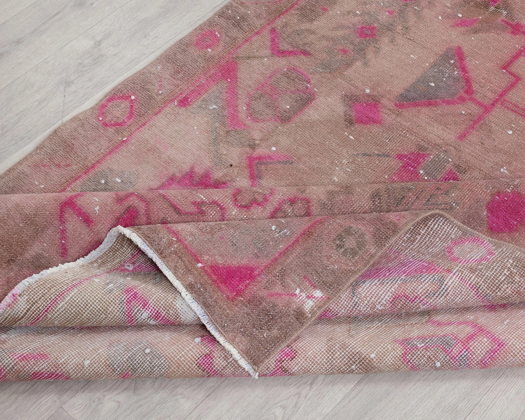 Pink Runner Rug 2' 6" x 10' 7" | No. VR45188