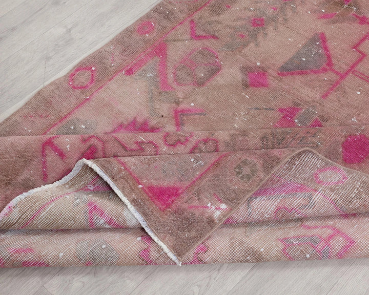 Pink Runner Rug 2' 6" x 10' 7" | No. VR45188