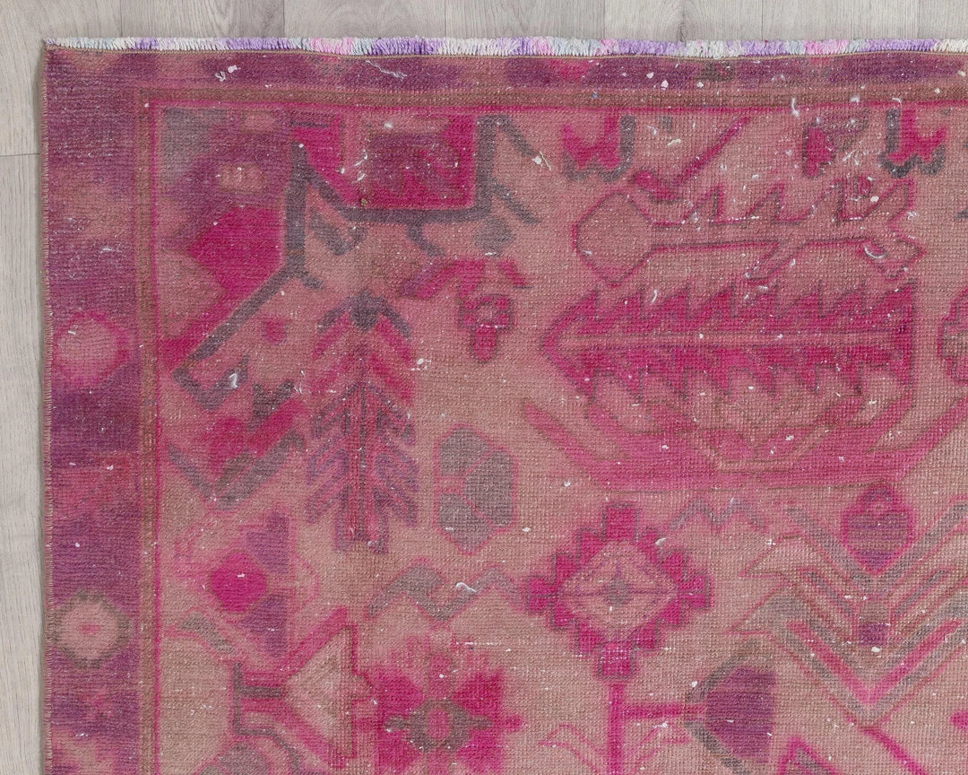Pink Runner Rug 2' 6" x 10' 7" | No. VR45188