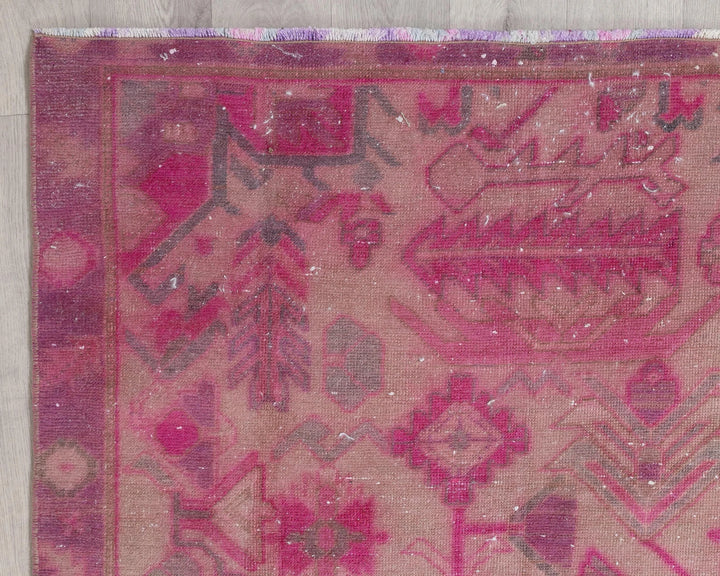 Pink Runner Rug 2' 6" x 10' 7" | No. VR45188