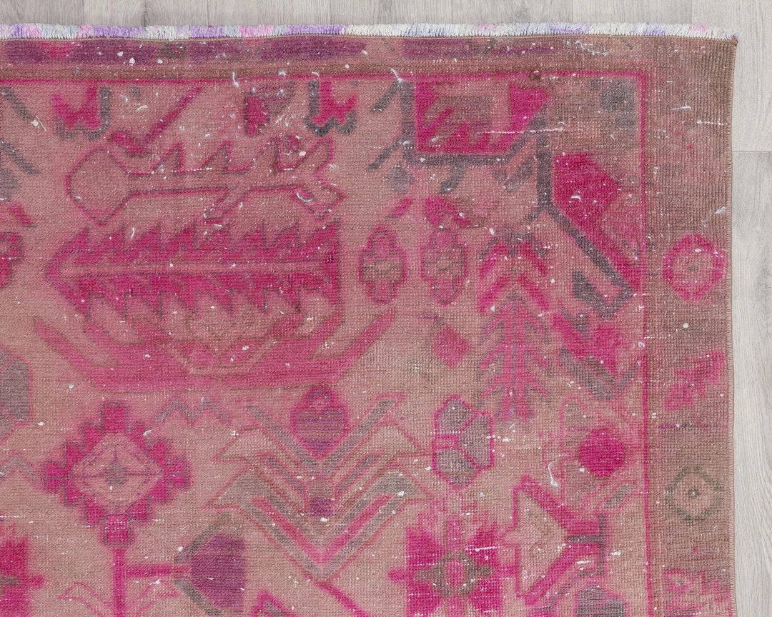 Pink Runner Rug 2' 6" x 10' 7" | No. VR45188