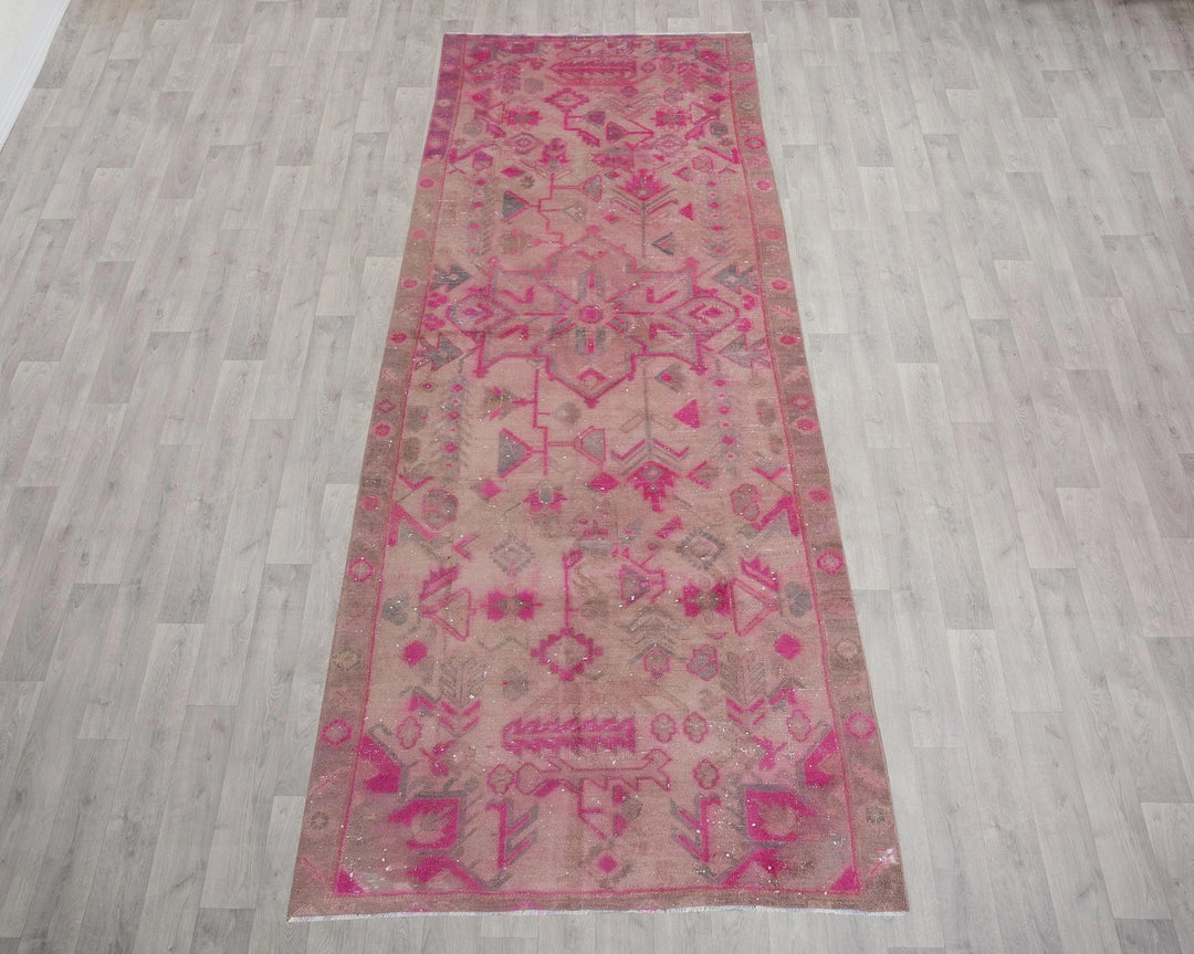 Pink Runner Rug 2' 6" x 10' 7" | No. VR45188