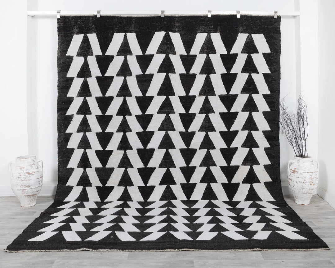 Black Kilim Rug 8' 2" x 10' 6" | No. VR45965