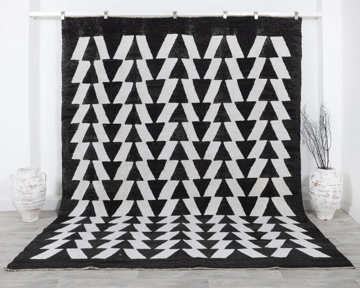 Black Kilim Rug 8' 2" x 10' 6" | No. VR45965