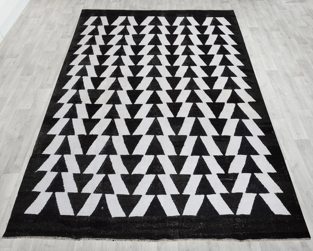 Black Kilim Rug 8' 2" x 10' 6" | No. VR45965