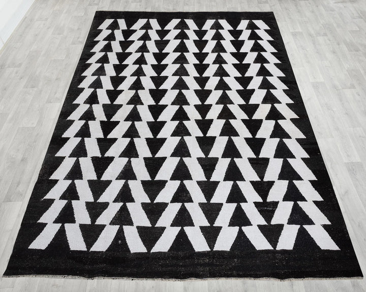 Black Kilim Rug 8' 2" x 10' 6" | No. VR45965