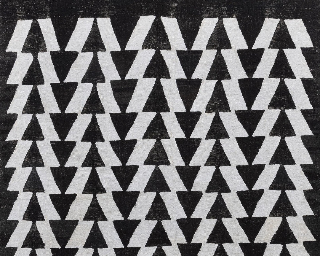 Black Kilim Rug 8' 2" x 10' 6" | No. VR45965