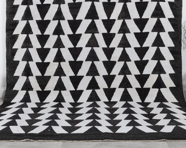 Black Kilim Rug 8' 2" x 10' 6" | No. VR45965