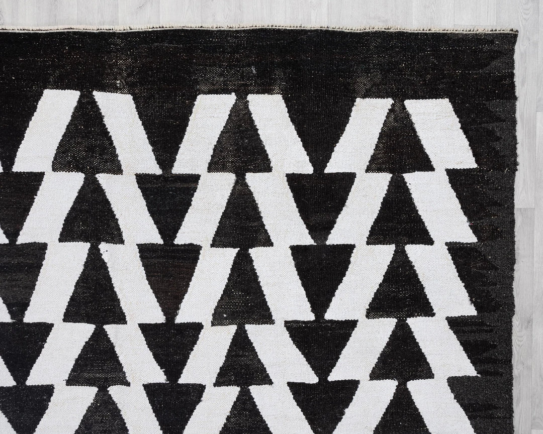 Black Kilim Rug 8' 2" x 10' 6" | No. VR45965