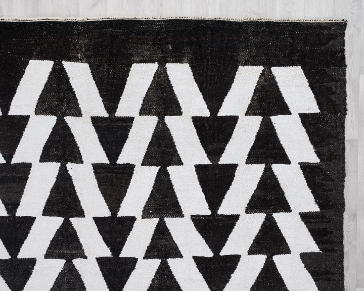 Black Kilim Rug 8' 2" x 10' 6" | No. VR45965
