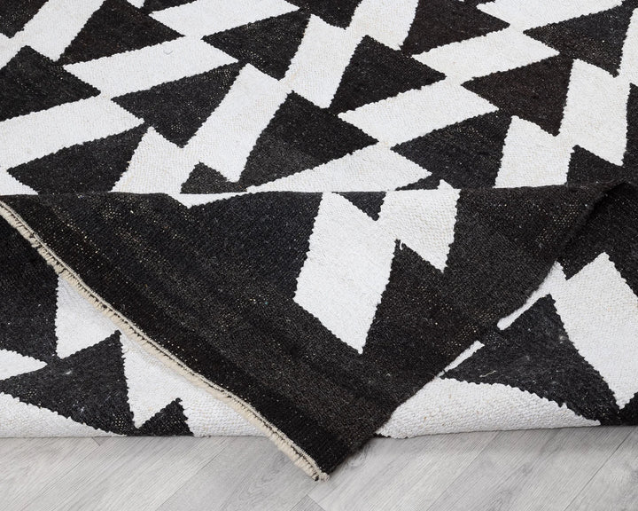 Black Kilim Rug 8' 2" x 10' 6" | No. VR45965