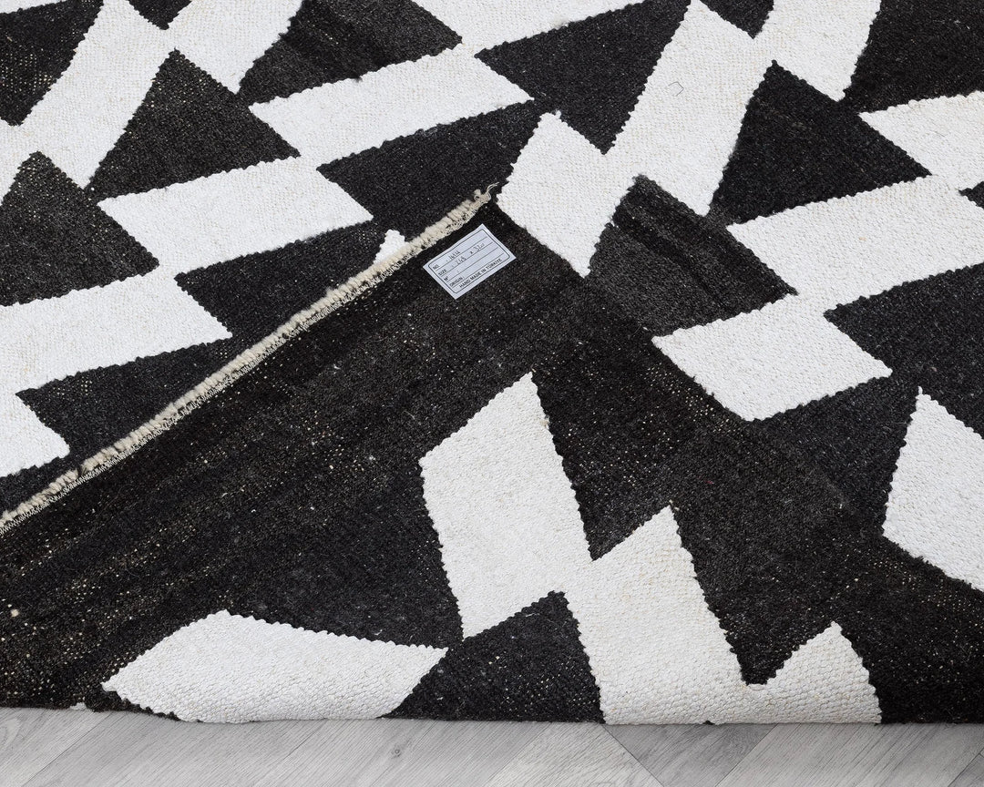 Black Kilim Rug 8' 2" x 10' 6" | No. VR45965