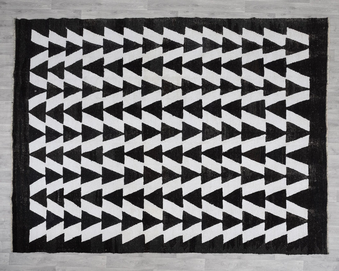 Black Kilim Rug 8' 2" x 10' 6" | No. VR45965
