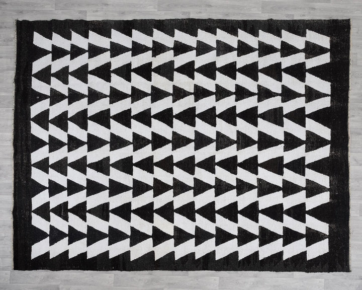 Black Kilim Rug 8' 2" x 10' 6" | No. VR45965